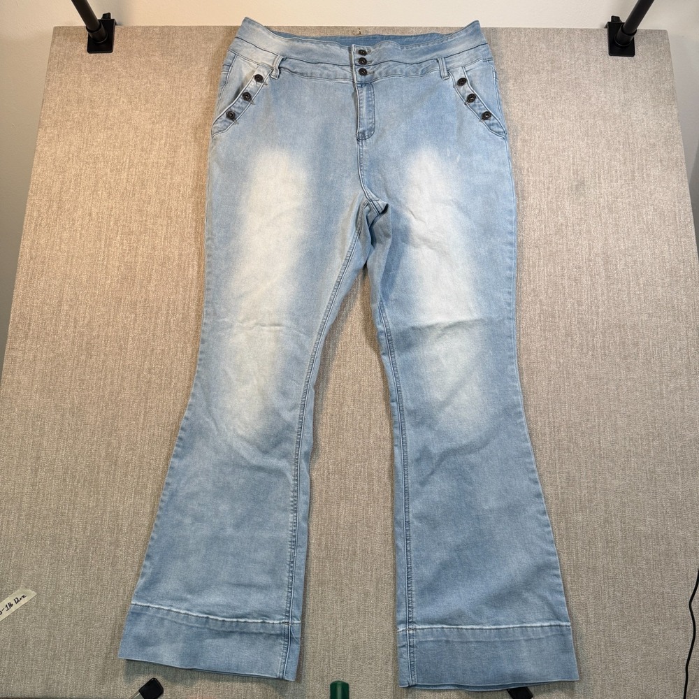 Suzanne Betro Embroidered Light Wash Flare Jeans Plus Size 22 High Rise Buttons